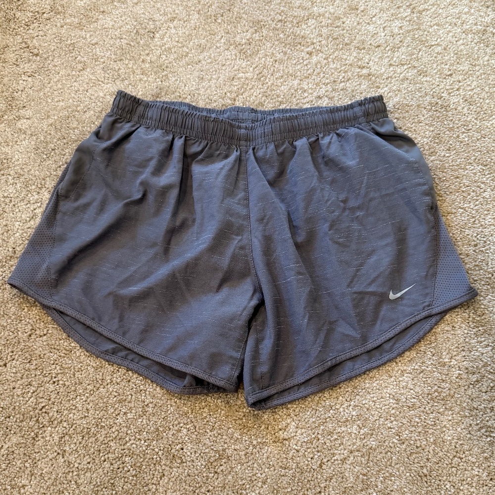 Nike Brand Girls Large Drifit lined running shorts